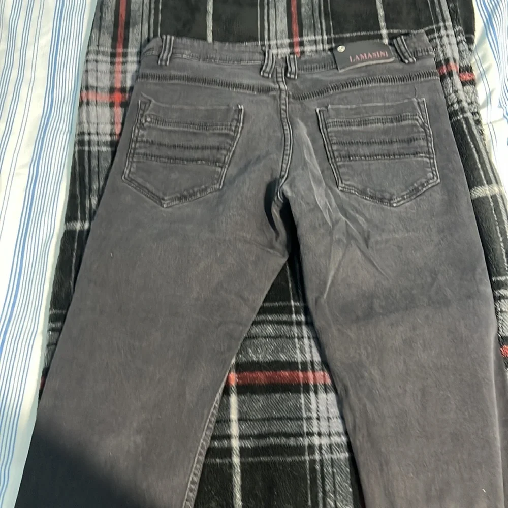 Black - Picture 2 of 3